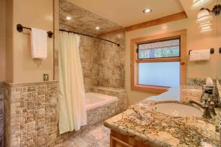 Yosemite's Luxury Estate - 3