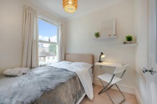 Cosy 2 Bed in Kensington Olympia - 9