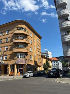 Alexa Design Apart, 4BR, 6-10 Pax, 3 baths, Kidsarea, Free Parking, 5min Alex, 1000Mbit Wifi - Berlin - 1