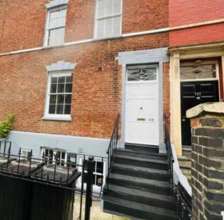1bed central Gloucester-contractors welcome - - 9