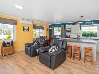 Nest by the Beach - Cooks Beach Holiday Home - Cooks Beach - 2