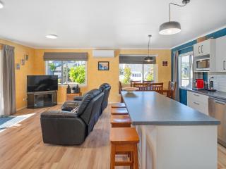 Nest by the Beach - Cooks Beach Holiday Home - 1
