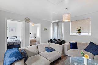 3 Bed Home w 2 Bathrooms &free parking Sleeps 6 - Londra - 2