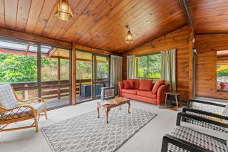 Harbour Lights - Lake Taupo Holiday Home - Kinloch - 1