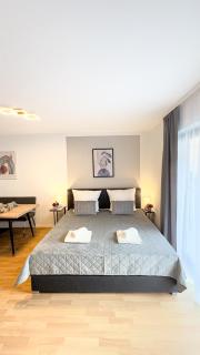 Charmantes 3-Zi-Apartment am Schlössle in Lechhausen-Garage-Balkon-Küche-Smart TV - Augsburg - 9