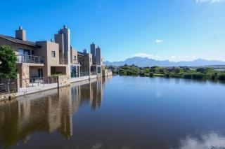 Lakeside Apartment in Oubaai Golf Estate - George - 8