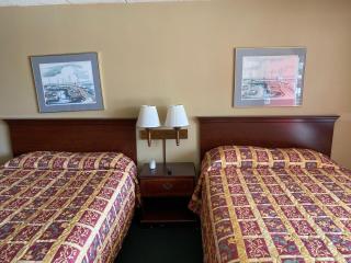 Budget Host Village Inn - Kirksville - 0
