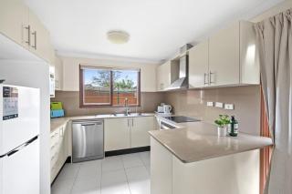 Quaint Double Room - Private Spot at Milperra - Shared Bathroom - East Hills - 3