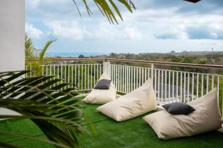 Melasti Beach Villa - 4 Bedrooms with ensuites, Rooftop Sunset Bar, Pool, Workstation, Quiet and Central - 3