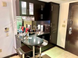 Boutique Suites 3 min walk to beach - 2