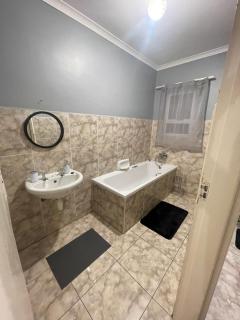 Hilo Family Accomodation - 6