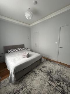 Stylish One Bed Flat in Paddington Pool and gym next door Free secure underground parking nearby - Londra - 1