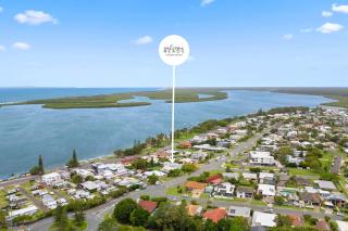Pumicestone Beach House - 200m to the passage - Pelican Waters - 9