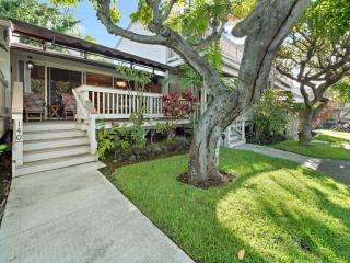 Upgraded Chic Condo with Lush Gardens - 7