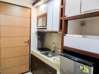 Homey and Comfy Studio at Vida View Makasar Apartment By Travelio - Pampang - 5