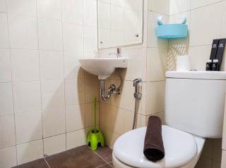 Homey and Comfy Studio at Vida View Makasar Apartment By Travelio - Pampang - 2