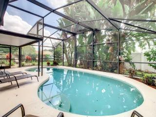 Private 4BR villa with Screened in pool large yard - 9