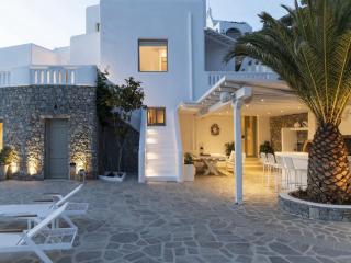 Serene villa with terrace and views - Plintri - 0