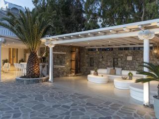Serene villa with terrace and views - Plintri - 3