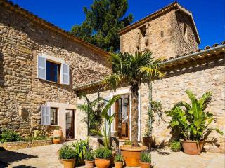 Traditional villa with private pool - 1