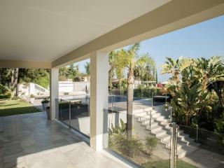 Modern Versace-themed villa - Marbella - 7