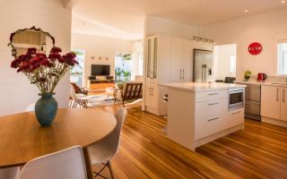 Oneroa Village, in Waiheke Centre - Be My Guest - - 7