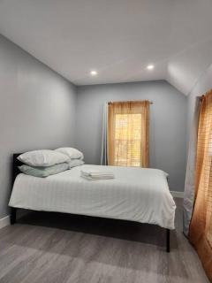 Two-Bedroom Home 25 min to NYC free parking-UNIT-2 - Teaneck - 6