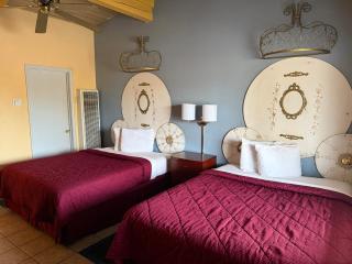 Cinderella Motel - Hollister - 3