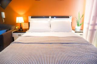 Studio in Makati - Fast WiFi, Big Balcony, Pool and Gym Access - Manila - 0