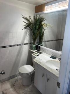 Penthouse 2 stroy 2 bedroom water views to share - 3