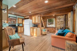 The Knotty Cabin in Kings Canyon National Park - Wilsonia - 1