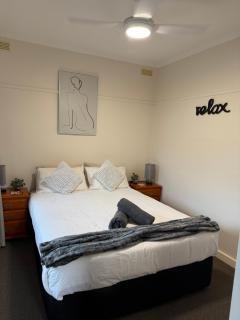 The Waterfront Cottage - Lakes Entrance - 7