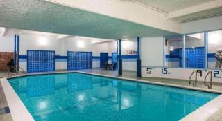 Howard Johnson Hotel by Wyndham Victoria - 1
