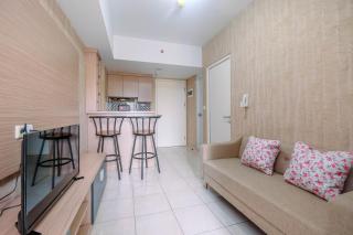 Comfortable and Lovely 2BR Apartment at Springlake Summarecon By Travelio - Bekasi - 3