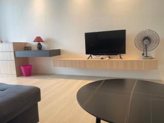 S & E Staycation, RoxyBeach Apartment, Sematan - Sematan - 8