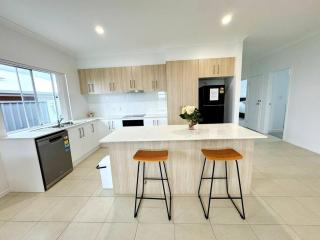 Brand New Fantastic Luxury 4 bedroom Home - 3