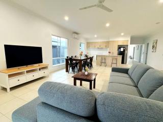 Brand New Fantastic Luxury 5 bedroom Home - 8