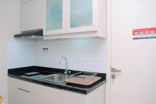 New Furnished 2BR Springlake Summarecon Bekasi Apartment By Travelio - Bekasi - 4