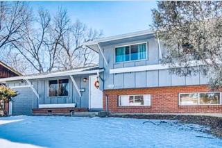 Charming Black and White Studio - 0