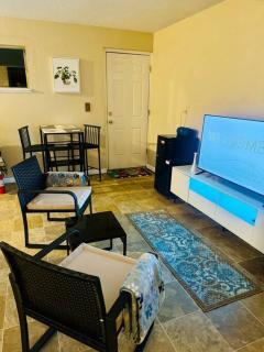 Charming Black and White Studio - 8