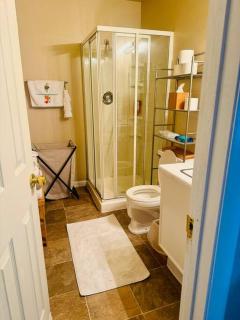 Charming Black and White Studio - 7