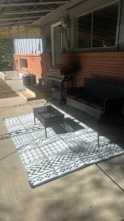 Charming Black and White Studio - 5