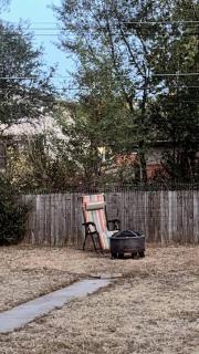 Charming Black and White Studio - 4