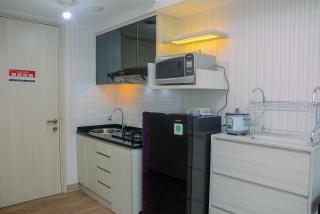 Best Studio with Pool View Springlake Summarecon Apartment By Travelio - Bekasi - 4