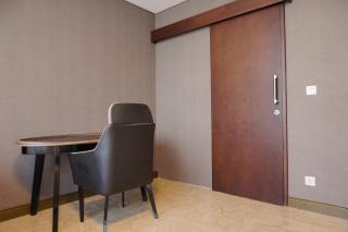 Luxurious 1BR at L'Avenue Apartment near Sampoerna Universitas By Travelio - Jakarta - 6