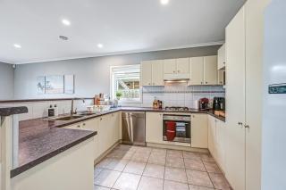 Jaw Dropping Waterside Getaway Patterson Lakes - 8