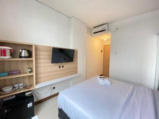 Cozy Studio No Kitchen The Lodge Paskal Apartment near 23 Paskal By Travelio - Bandung - 5