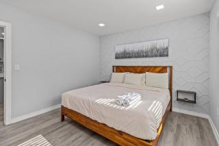 Charlotte Retreat: Luxury 4BR Heaven - Charlotte - 6