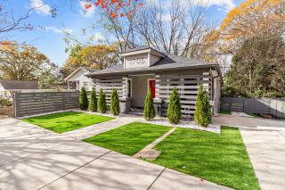 Charlotte Retreat: Luxury 4BR Heaven - Charlotte - 0