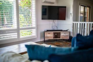 Spacious Pet Friendly Ping Pong Table - Ocean Grove - 9